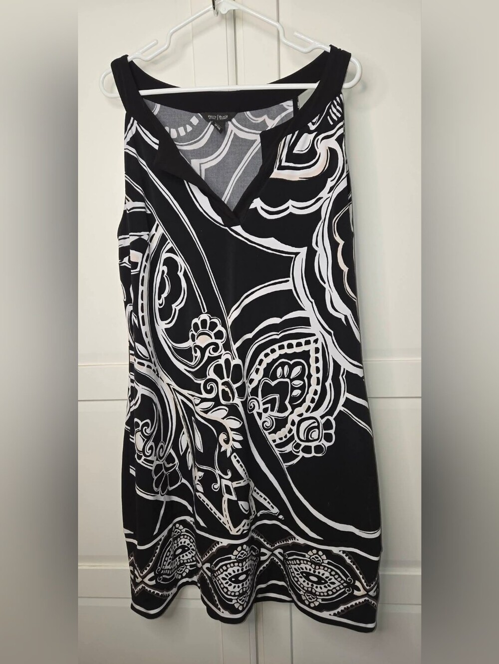 White House Black Market Women’s XL Black & White Abstract Paisley Sleeveless